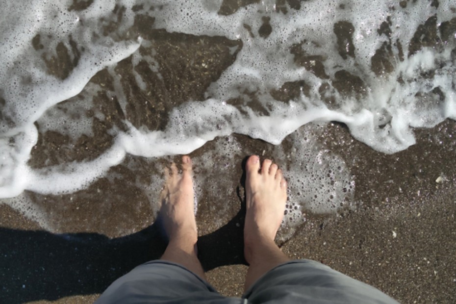 nohy, pláž