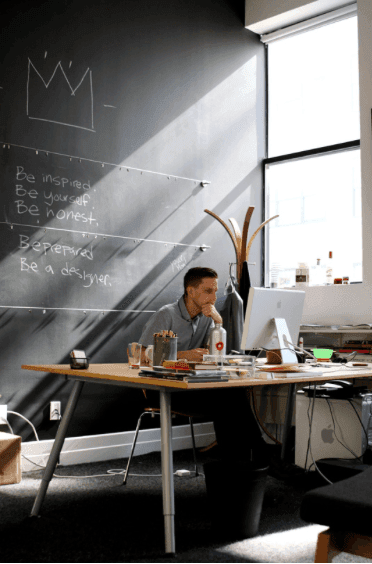 tabuľa v kancelárii