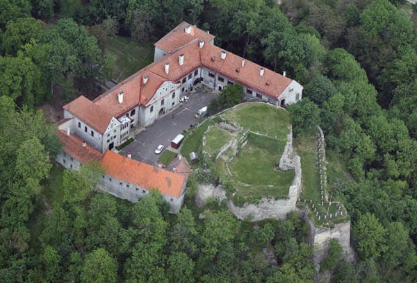 Hrad Modrý Kameň 
