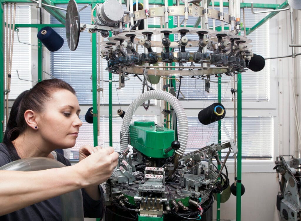 cicmianky navliekanie nite do stroja