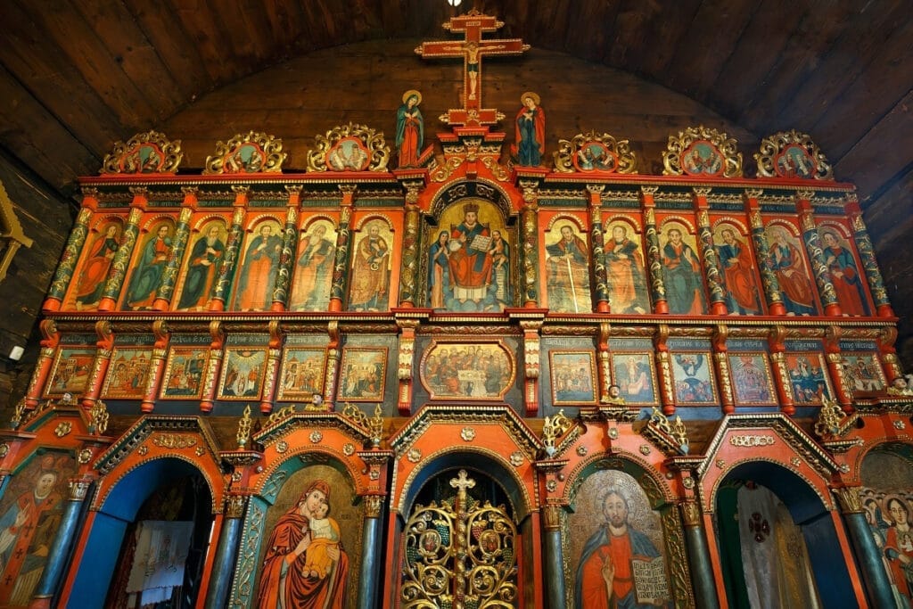 Ikonostas v Topoli. Autor fotografie: Peter Filakovský