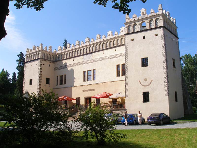 [lnk url="http://www.vypadni.sk/sk/kastiel-vo-fricovciach"]Zdroj: Vypadni.sk, Autor: Jozef Kotulič[/lnk]