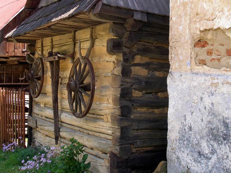 [lnk url="http://www.vypadni.sk/sk/pamiatkova-zona-ludovej-architektury-lacnov"]Zdroj: Vypadni.sk, Autor: Ing. Mgr. Jozef Kotulič[/lnk]