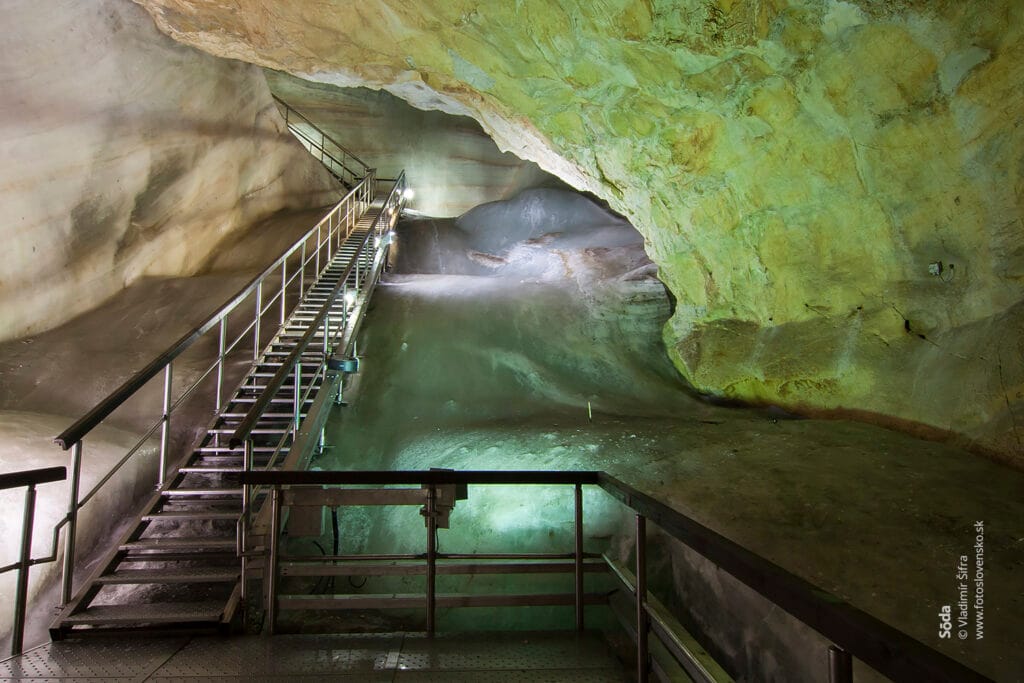 Ruffínyho koridor dostal svoj názov podľa Eugena Ruffínyho, ktorý jaskyňu objavil v roku 1870 s pomocou ďalších troch kolegov.