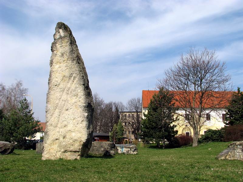 [lnk url="http://www.vypadni.sk/sk/holicske-megality"]Zdroj: Vypadni.sk, Autor: PhDr. Rudolf Irša[/lnk]