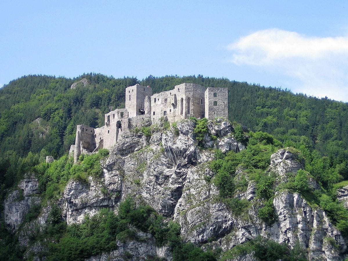 [lnk url="https://commons.wikimedia.org/wiki/Category:Stre%C4%8Dno_Castle#/media/File:Stre%C4%8Dno_hrad.jpg"]Zdroj: Wikipedia, Autor: RomanM82[/lnk]