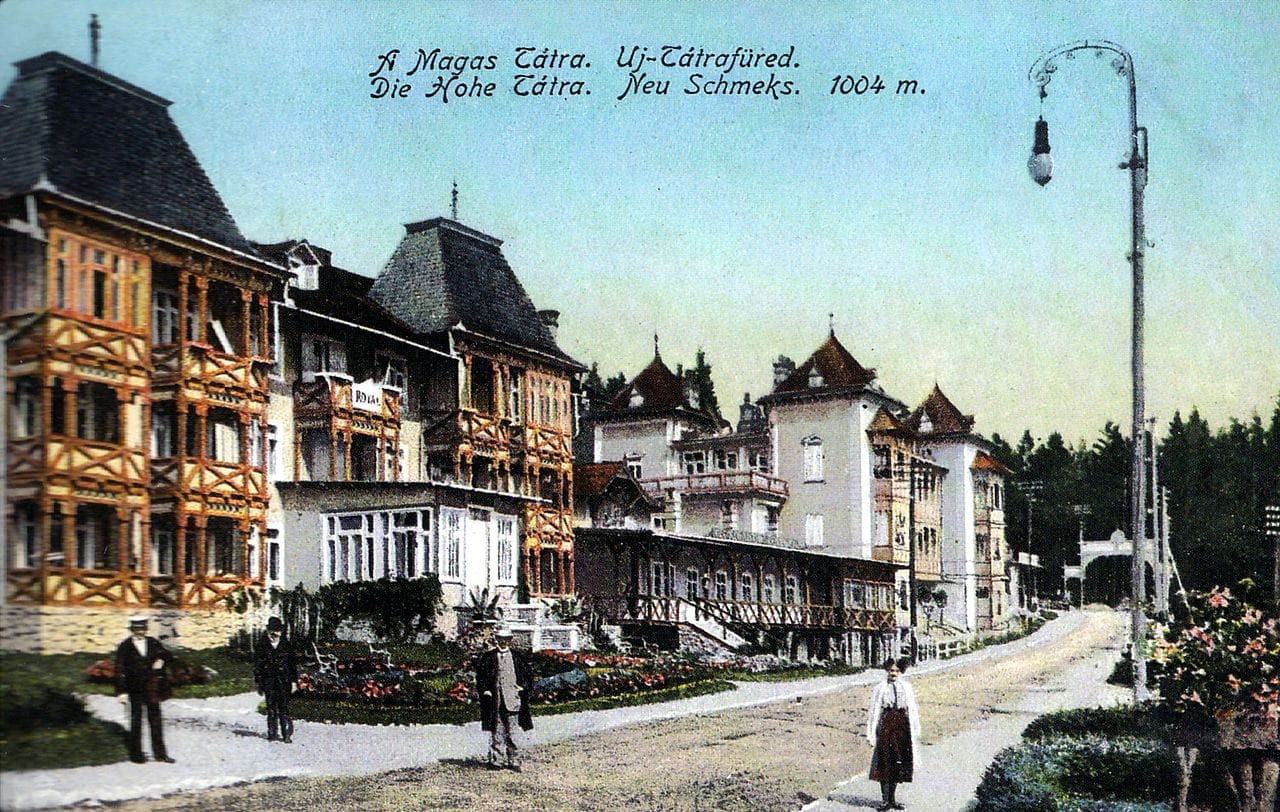 [lnk url="https://commons.wikimedia.org/wiki/File:Nov%C3%BD_Smokovec_-_k%C3%BApele_(2).jpg"]Zdroj: Wikipedia[/lnk]