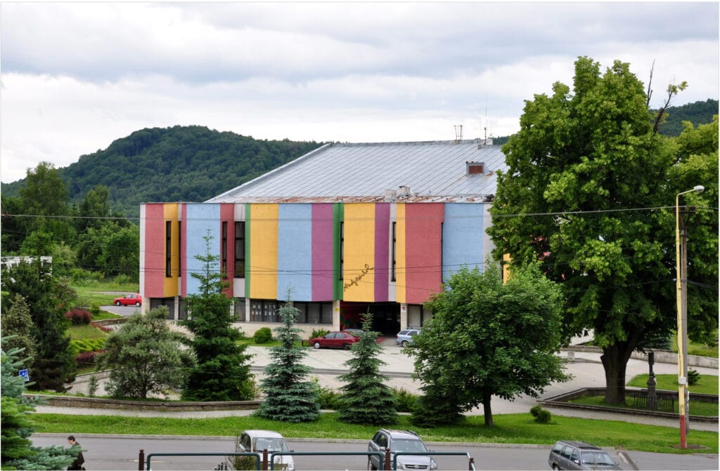 [lnk url="https://www.flickr.com/photos/korom/3727287860/in/photolist-6Fnj8s-6FnjmE-6FicWX-6FicBv-6FicwR-6FicnB-6FnjxY-dSegBM-a5sY8L-6Fic6p-6FnjPN-6FicED-6Fnjjd-6FnjV9-6FibVc-6Ficaa-dSeh4M"]Zdroj: Flickr, Autor: János Korom Dr.[/lnk]