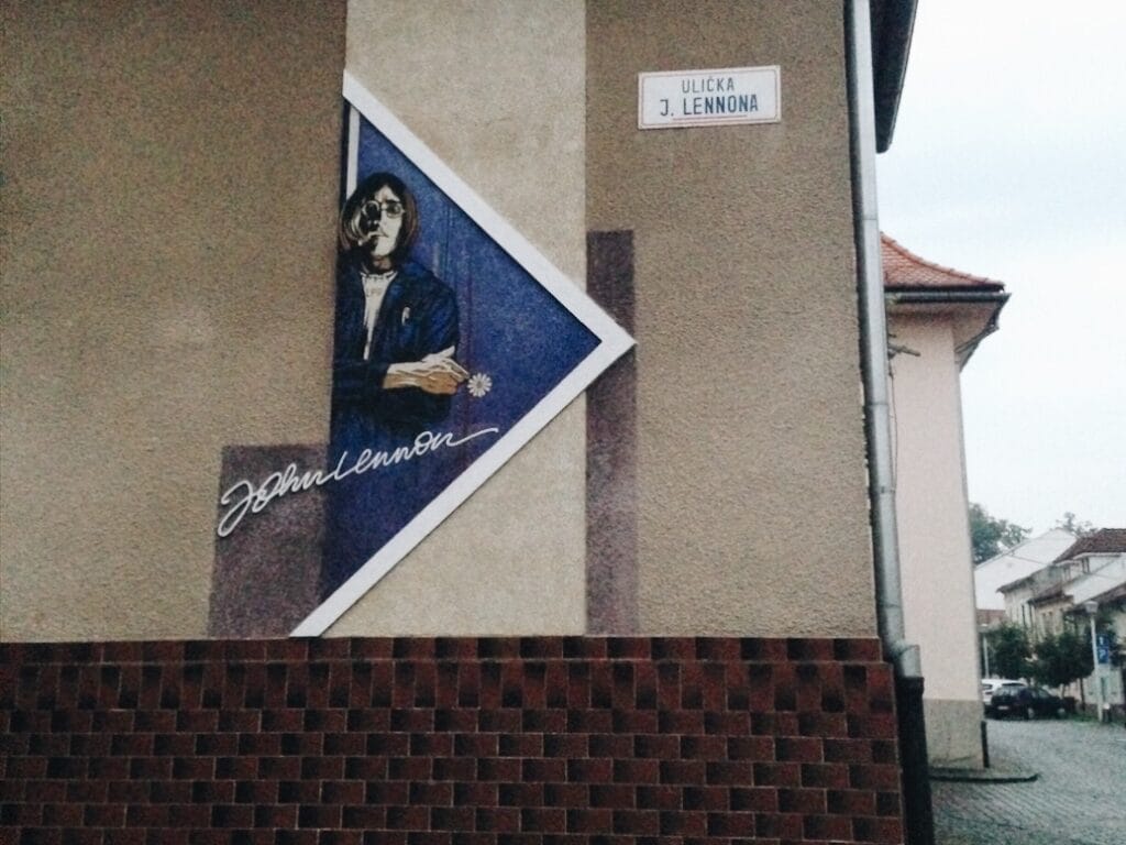 Ulička Johnna Lennona