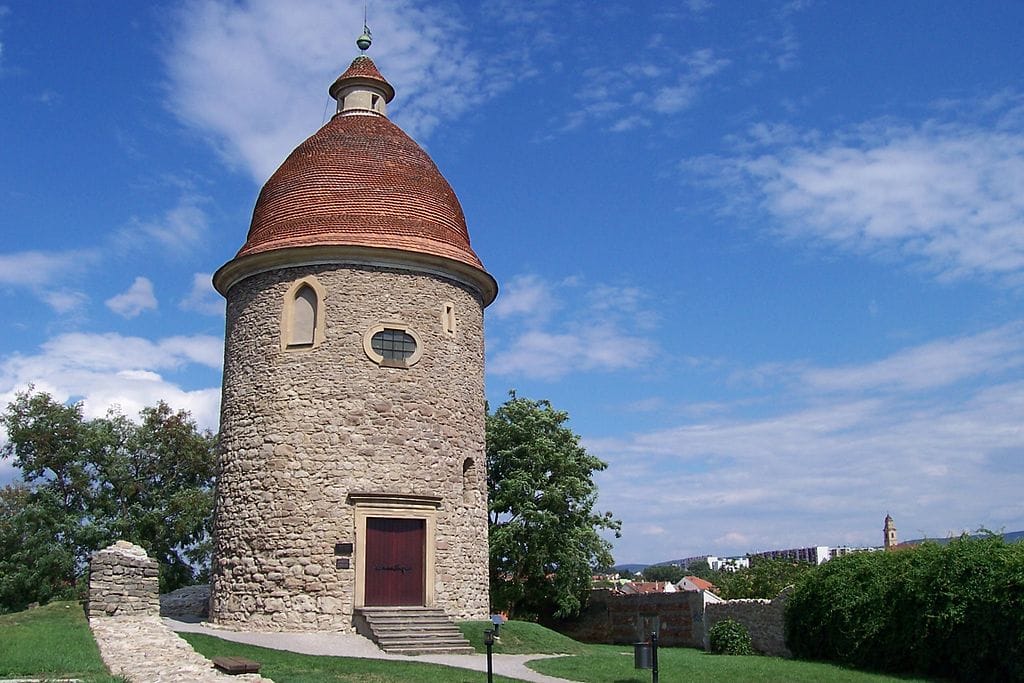  [lnk url="https://commons.wikimedia.org/wiki/File:Skalica,_rotunda.jpg”]Zdroj: Wikimedia CC 4.0, Autor: Palickap[/lnk]